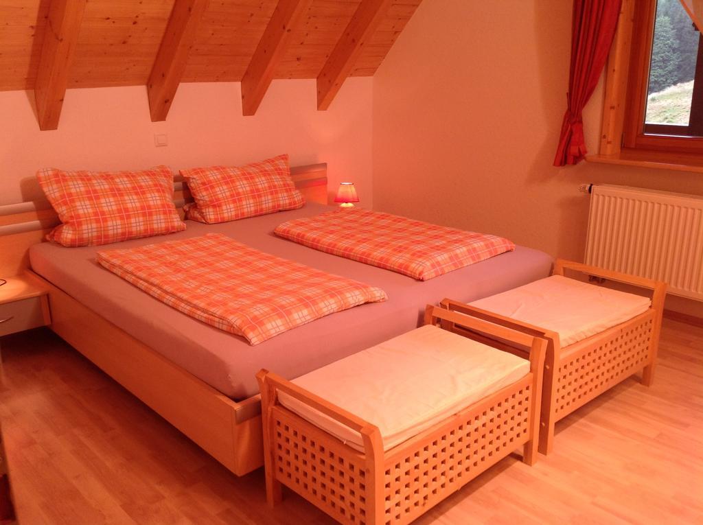 Holzbildhauerei Kammerer Triberg im Schwarzwald Zimmer foto