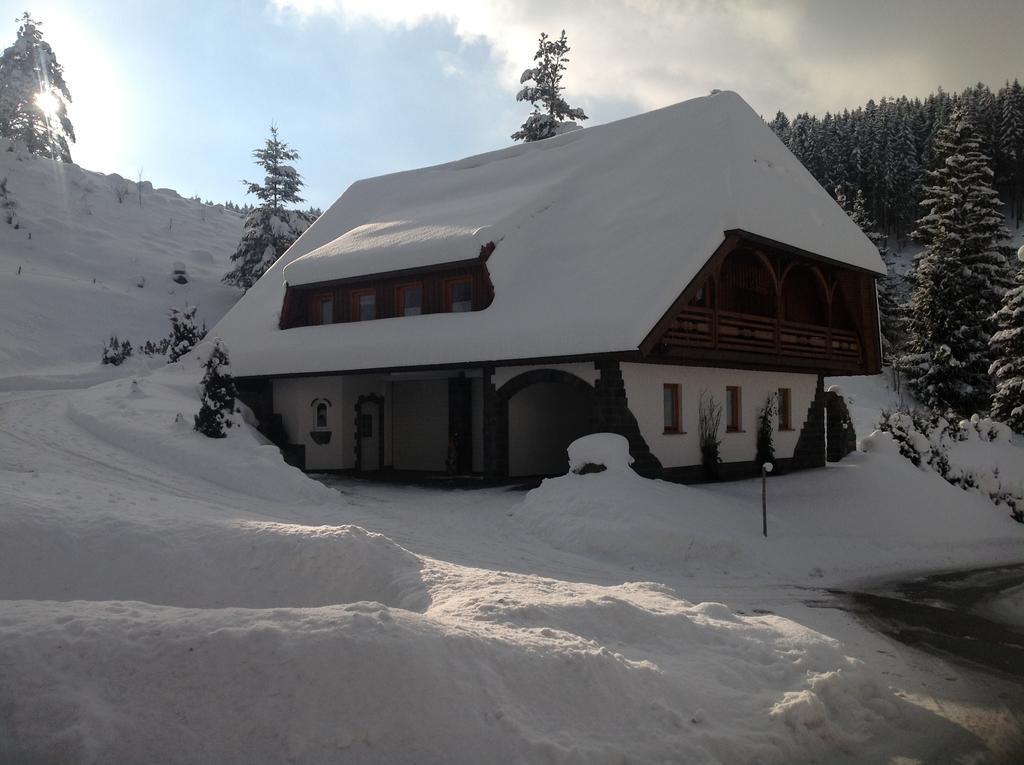 Holzbildhauerei Kammerer Triberg im Schwarzwald Exterior foto